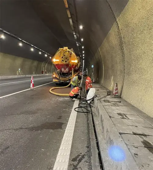 巨鹿隧道排水渠清淤